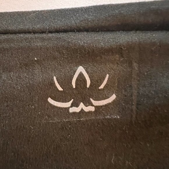 Beyond Yoga Black Hidden Pocket Infinity Scarf - Picture 4 of 8